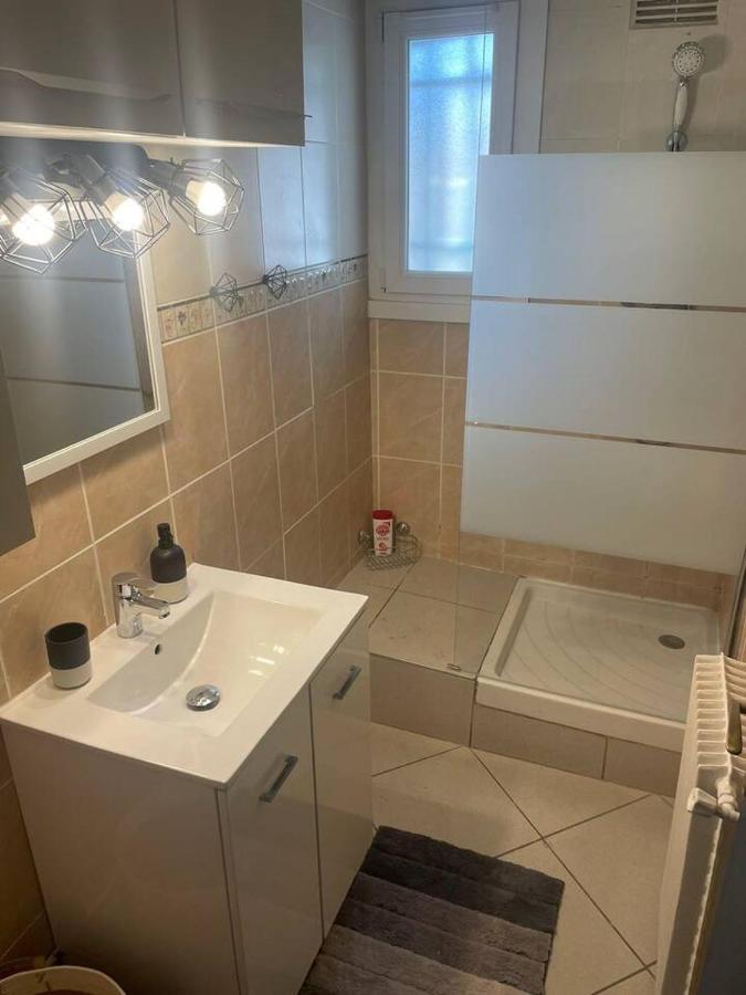 Appartement Proche Gare Tgv Nimes Exterior photo